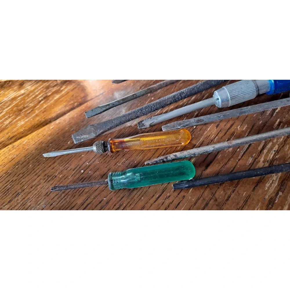 12‎ Vintage Screwdrivers